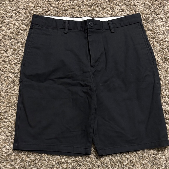 Old Navy Black Flat Front Men's Shorts - Picture 1 of 2